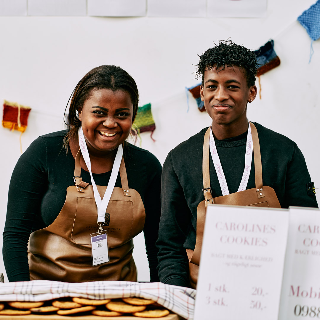 Carolines-Cookies Piger strikker på Tønder Gymnasium